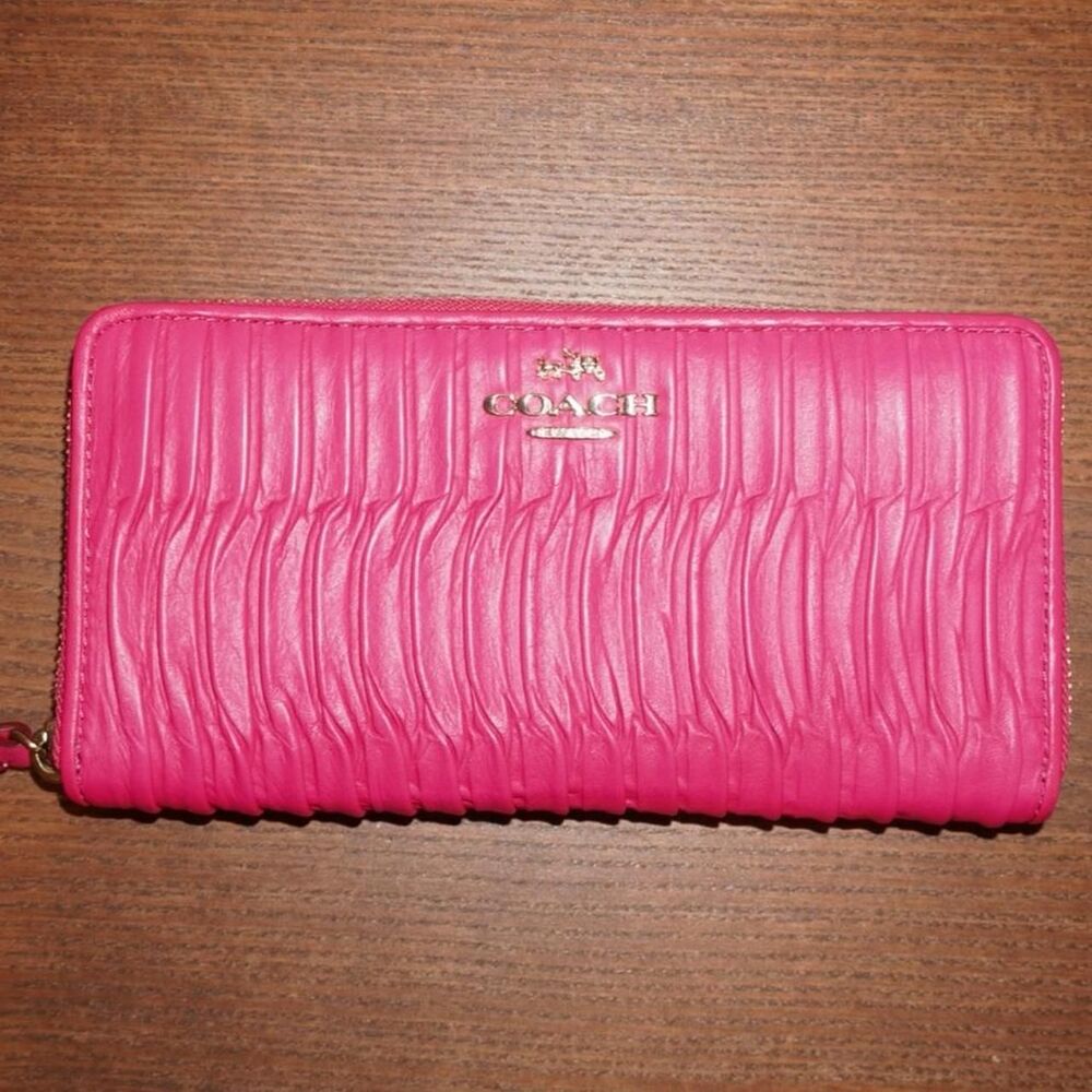Coach Women's Pink Wallet-purses